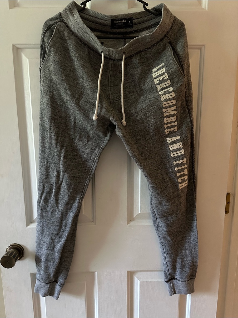 Abercrombie & Fitch Men’s Gray Logo Jogger Sweatpants
